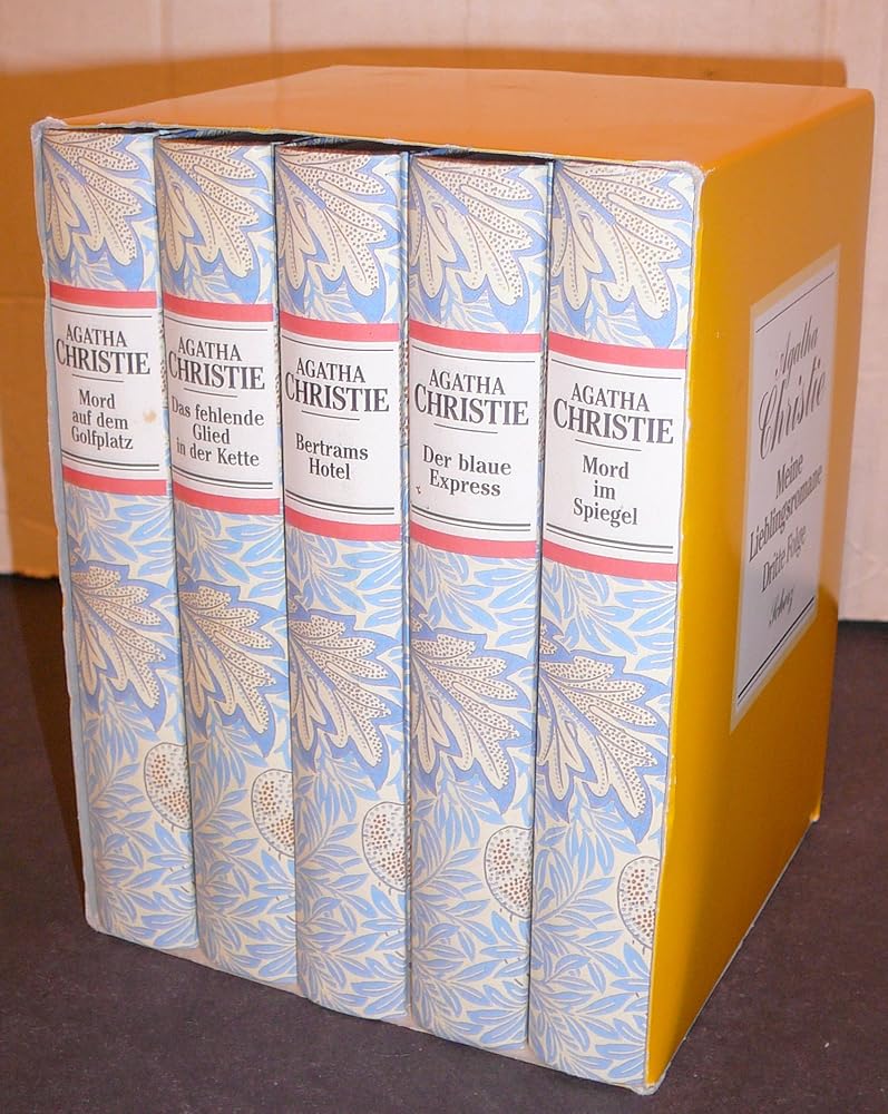 Meine Lieblingsromane. Dritte Folge: 5 Bände. Bertrams Hotel / Das fehlende Glied in der Kette / Der blaue Express / Mord auf dem Golfplatz / Mord im Spiegel. cover image