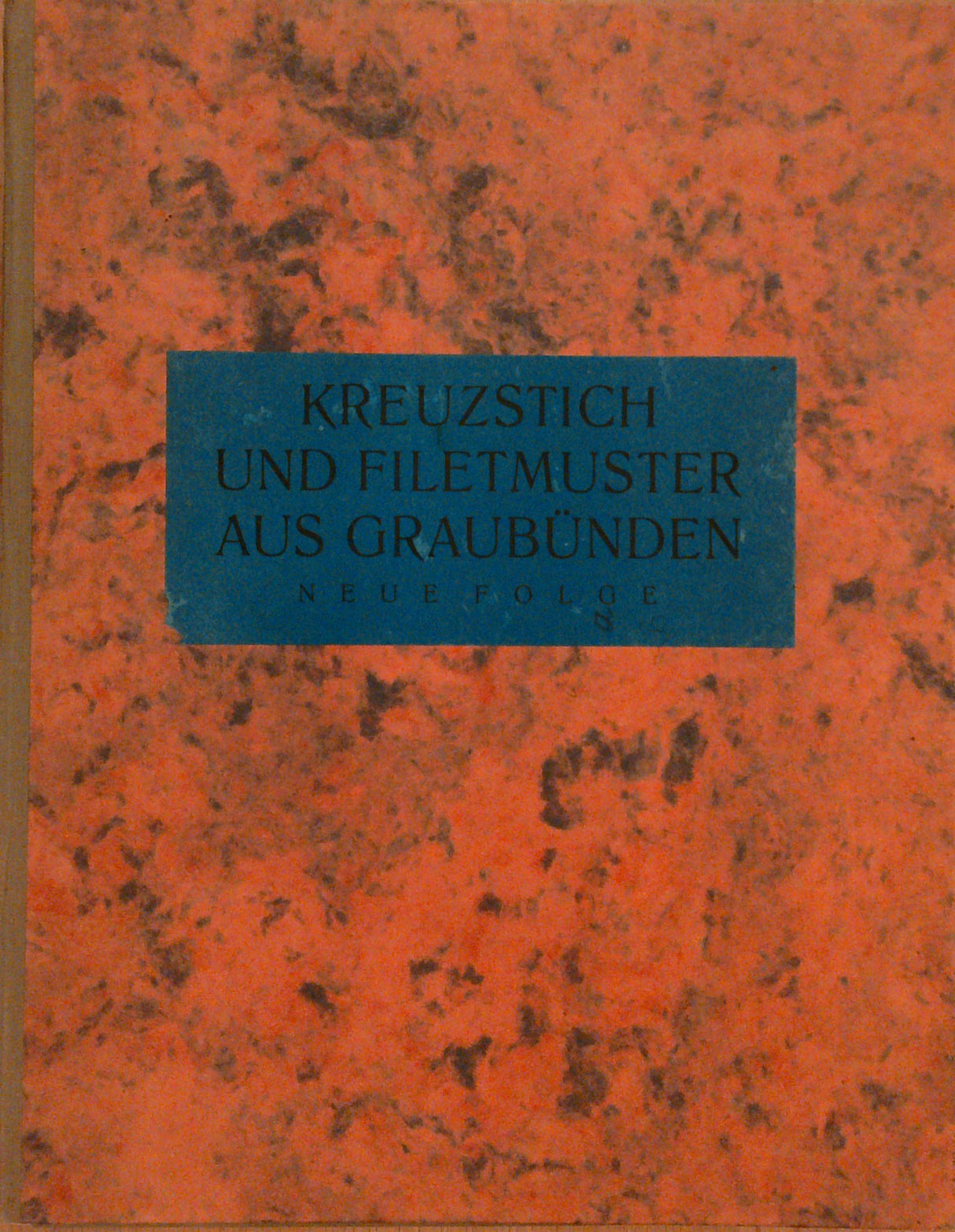 Kreuzstich und Filetmuster aus Graubünden